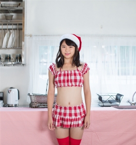 日本小萝莉久川美佳穿三角内衣红色长筒袜性感写真图片